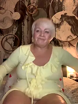 Laura Millf online show from 11/07/25, 05:17