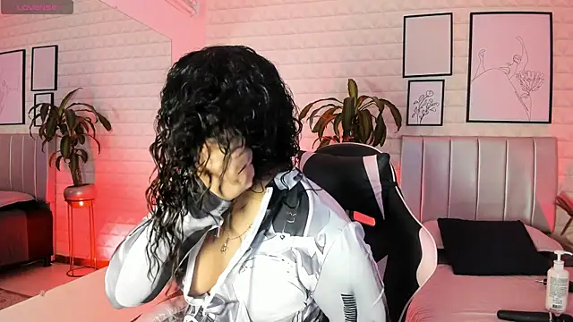 Lizzie-Evans online show from 04/15/26, 12:10