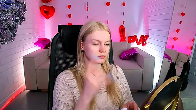 Snapshot of GraceGlamour chatting on 03/11/25, 11:23 GraceGlamour online show from 03/11/25, 11:23