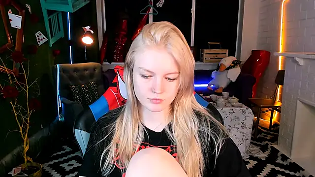 Snapshot of GraceGlamour chatting on 03/15/25, 08:15 GraceGlamour online show from 03/15/25, 08:15