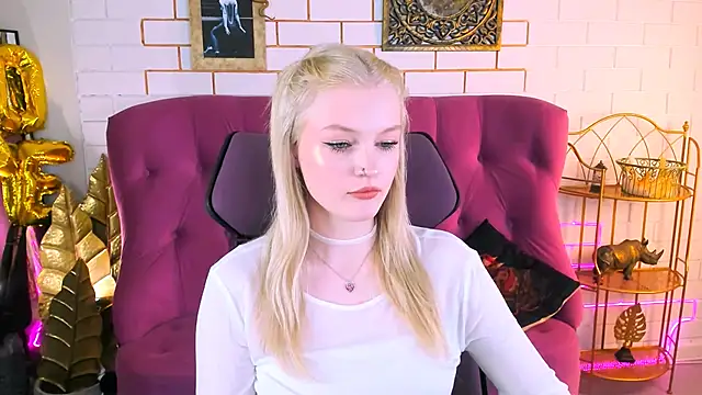 Snapshot of GraceGlamour chatting on 11/19/25, 01:11 GraceGlamour online show from 11/19/25, 01:11