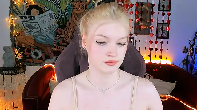 Snapshot of GraceGlamour chatting on 02/15/25, 08:11 GraceGlamour online show from 02/15/25, 08:11