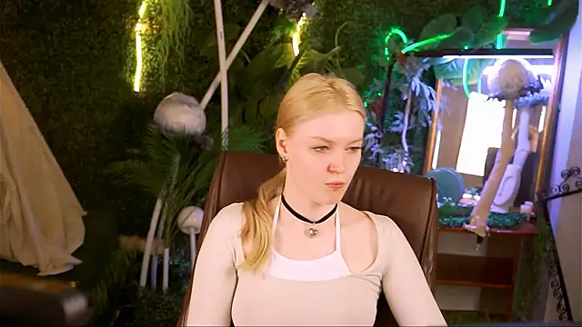 Snapshot of GraceGlamour chatting on 03/17/25, 05:23 GraceGlamour online show from 03/17/25, 05:23