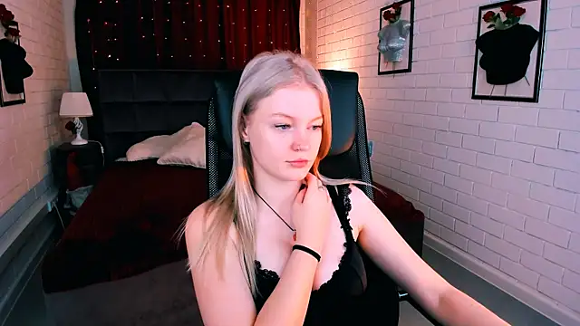 Snapshot of GraceGlamour chatting on 10/15/25, 05:06 GraceGlamour online show from 10/15/25, 05:06