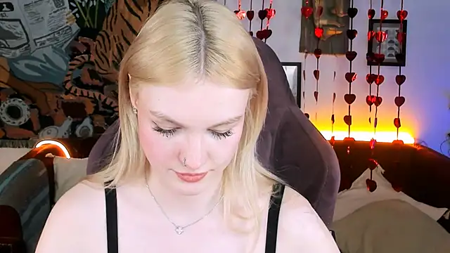 Snapshot of GraceGlamour chatting on 02/28/25, 11:14 GraceGlamour online show from 02/28/25, 11:14