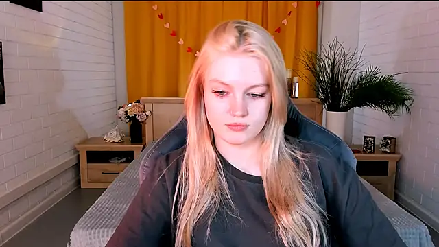 Snapshot of GraceGlamour chatting on 03/21/25, 08:17 GraceGlamour online show from 03/21/25, 08:17