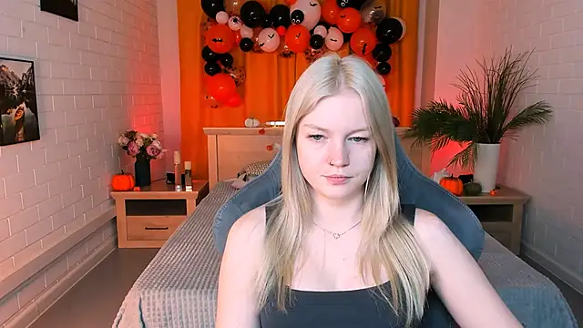 Snapshot of GraceGlamour chatting on 10/21/25, 05:07 GraceGlamour online show from 10/21/25, 05:07
