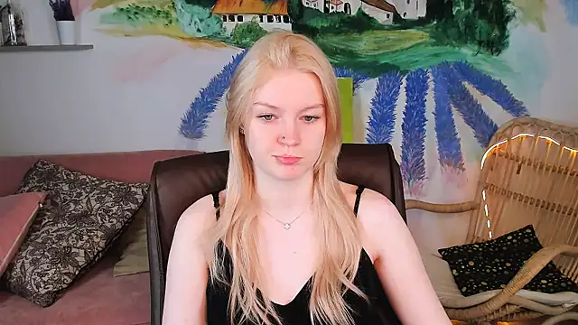 Snapshot of GraceGlamour chatting on 02/17/25, 05:14 GraceGlamour online show from 02/17/25, 05:14