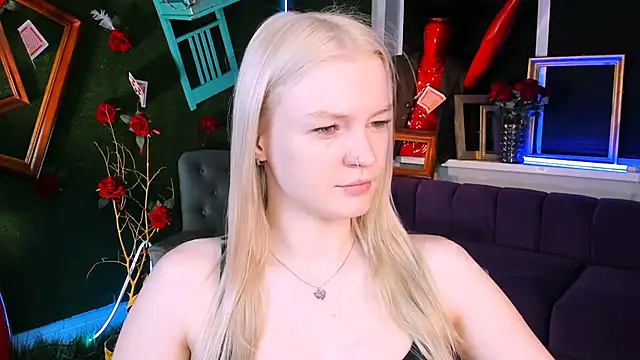 Snapshot of GraceGlamour chatting on 11/21/25, 05:06 GraceGlamour online show from 11/21/25, 05:06