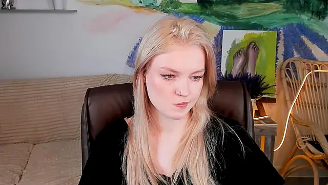 Snapshot of GraceGlamour chatting on 03/12/25, 08:19 GraceGlamour online show from 03/12/25, 08:19