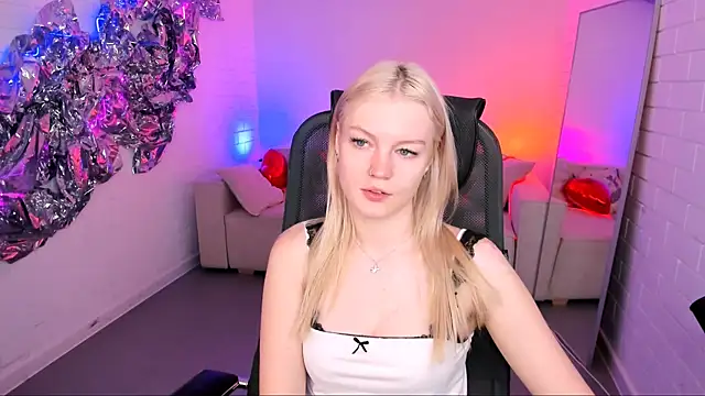 Snapshot of GraceGlamour chatting on 10/11/25, 05:08 GraceGlamour online show from 10/11/25, 05:08