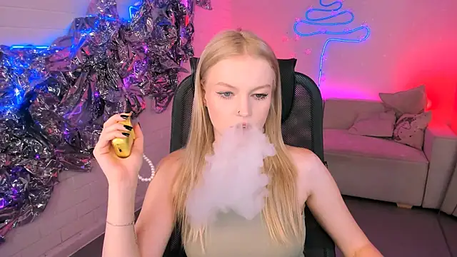 Snapshot of GraceGlamour chatting on 12/14/25, 01:06 GraceGlamour online show from 12/14/25, 01:06