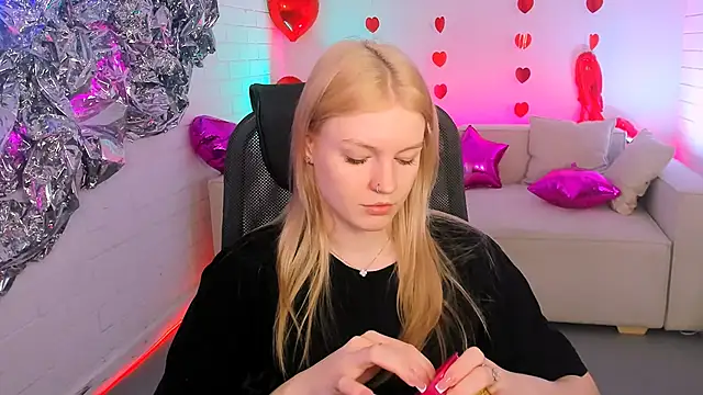 Snapshot of GraceGlamour chatting on 02/22/25, 05:12 GraceGlamour online show from 02/22/25, 05:12