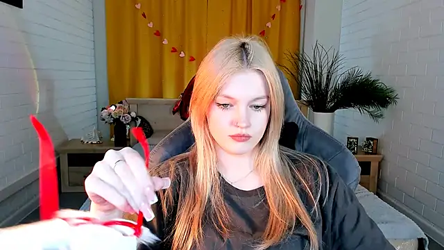 Snapshot of GraceGlamour chatting on 03/04/25, 11:08 GraceGlamour online show from 03/04/25, 11:08