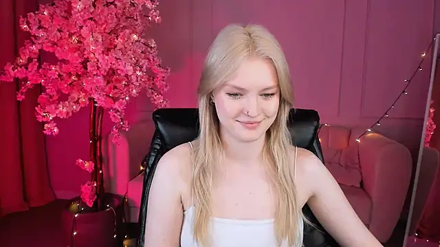 Snapshot of GraceGlamour chatting on 03/14/25, 11:23 GraceGlamour online show from 03/14/25, 11:23