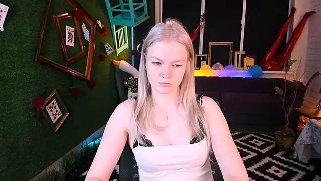 Snapshot of GraceGlamour chatting on 10/16/25, 05:05 GraceGlamour online show from 10/16/25, 05:05