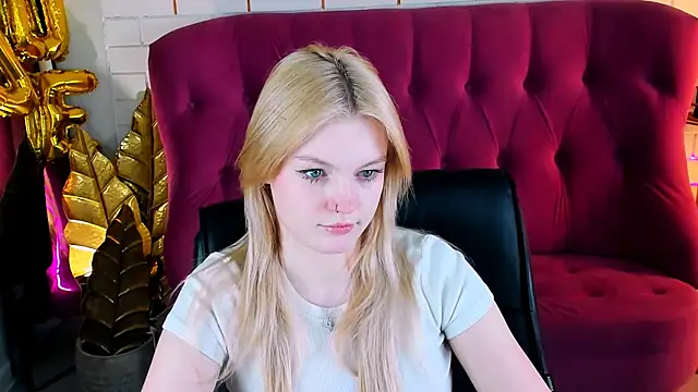 Snapshot of GraceGlamour chatting on 03/03/25, 11:22 GraceGlamour online show from 03/03/25, 11:22
