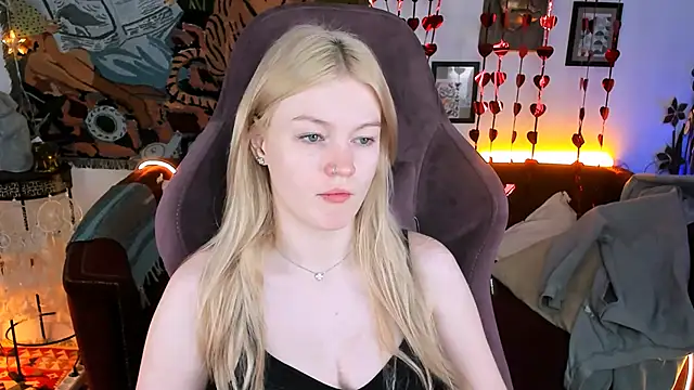 Snapshot of GraceGlamour chatting on 02/28/25, 05:04 GraceGlamour online show from 02/28/25, 05:04