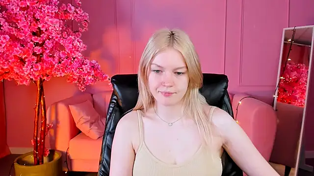 Snapshot of GraceGlamour chatting on 02/27/25, 05:40 GraceGlamour online show from 02/27/25, 05:40