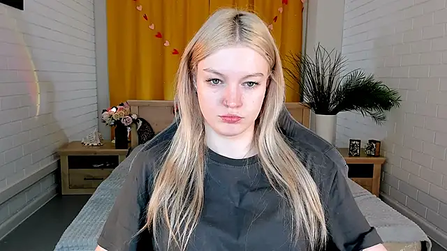 Snapshot of GraceGlamour chatting on 03/04/25, 05:00 GraceGlamour online show from 03/04/25, 05:00