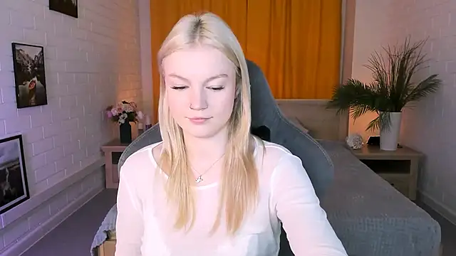 Snapshot of GraceGlamour chatting on 10/10/25, 05:08 GraceGlamour online show from 10/10/25, 05:08