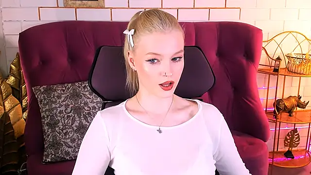 Snapshot of GraceGlamour chatting on 11/28/25, 01:11 GraceGlamour online show from 11/28/25, 01:11