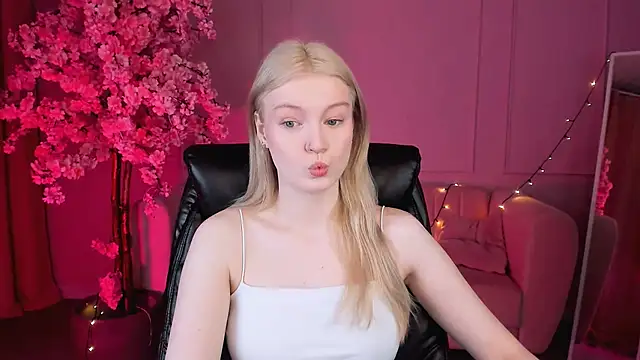 Snapshot of GraceGlamour chatting on 03/14/25, 05:16 GraceGlamour online show from 03/14/25, 05:16