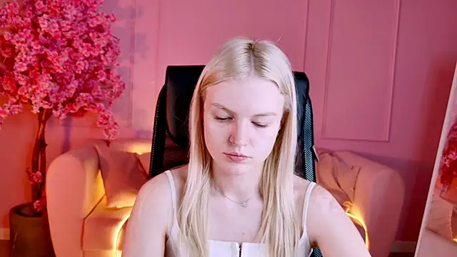 Snapshot of GraceGlamour chatting on 11/03/25, 05:12 GraceGlamour online show from 11/03/25, 05:12