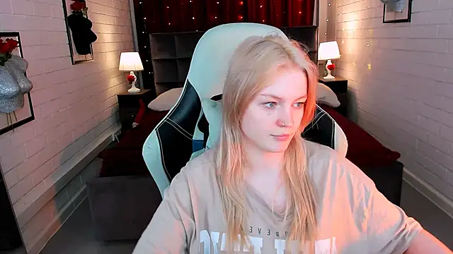 Snapshot of GraceGlamour chatting on 03/13/25, 11:19 GraceGlamour online show from 03/13/25, 11:19