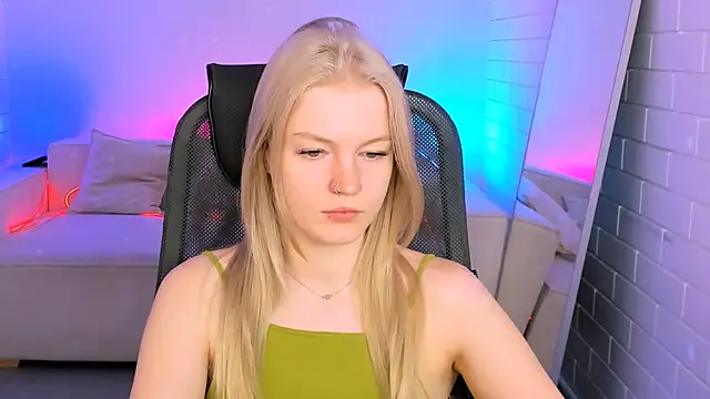 Snapshot of GraceGlamour chatting on 11/14/25, 05:11 GraceGlamour online show from 11/14/25, 05:11