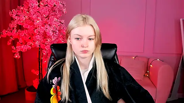 Snapshot of GraceGlamour chatting on 03/22/25, 05:06 GraceGlamour online show from 03/22/25, 05:06