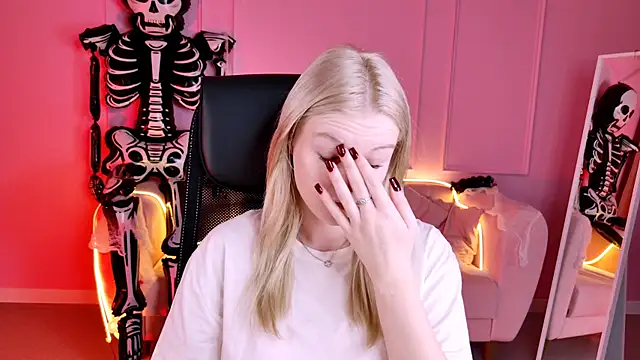 Snapshot of GraceGlamour chatting on 10/22/25, 05:07 GraceGlamour online show from 10/22/25, 05:07