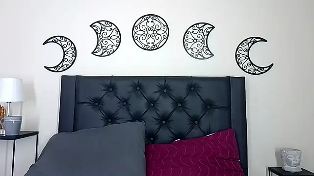 PamelaMK online show from 11/18/25, 11:13