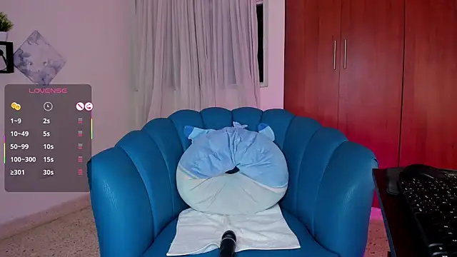 Julie Markk online show from 11/14/25, 09:18