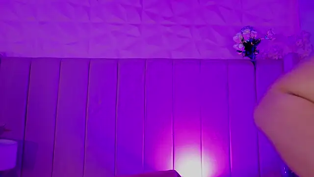 MollyBigBoobs12 online show from 04/08/26, 09:27