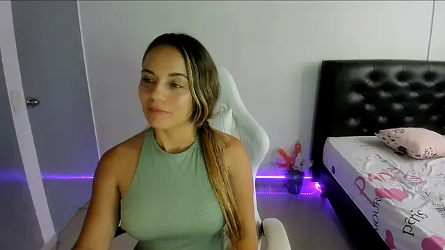 Snapshot of Sara_lopez_28 chatting on 03/04/25, 05:34 Sara lopez 28 online show from 03/04/25, 05:34