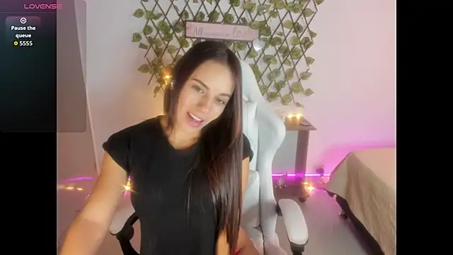 Snapshot of Sara_lopez_28 chatting on 10/07/25, 03:02 Sara lopez 28 online show from 10/07/25, 03:02