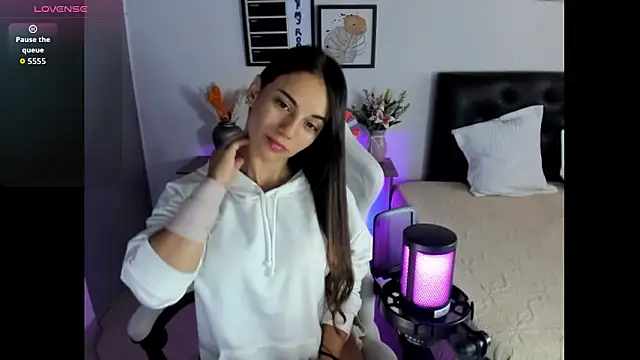 Snapshot of Sara_lopez_28 chatting on 02/13/26, 12:49 Sara lopez 28 online show from 02/13/26, 12:49