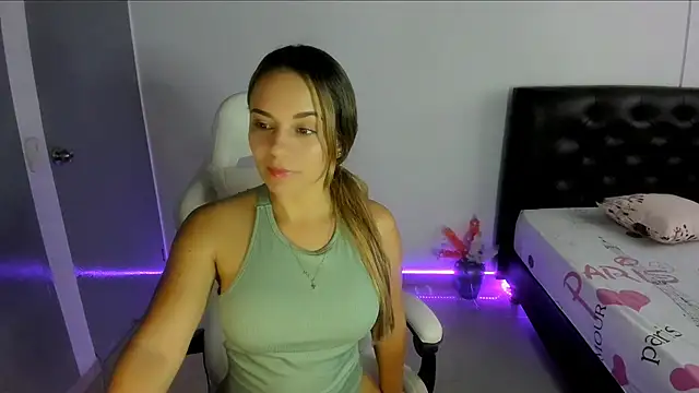 Snapshot of Sara_lopez_28 chatting on 03/04/25, 02:21 Sara lopez 28 online show from 03/04/25, 02:21