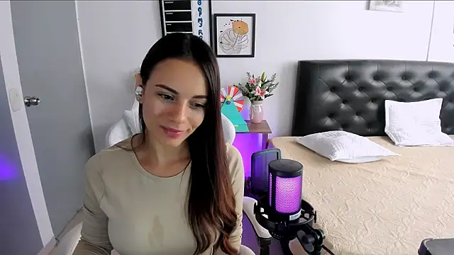 Snapshot of Sara_lopez_28 chatting on 02/07/26, 02:03 Sara lopez 28 online show from 02/07/26, 02:03