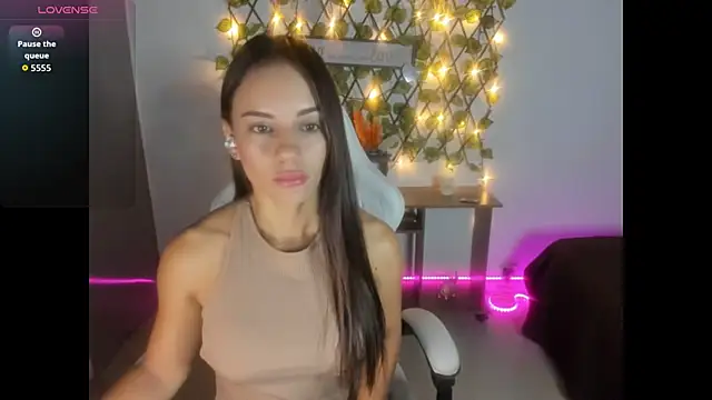 Snapshot of Sara_lopez_28 chatting on 09/28/25, 10:44 Sara lopez 28 online show from 09/28/25, 10:44