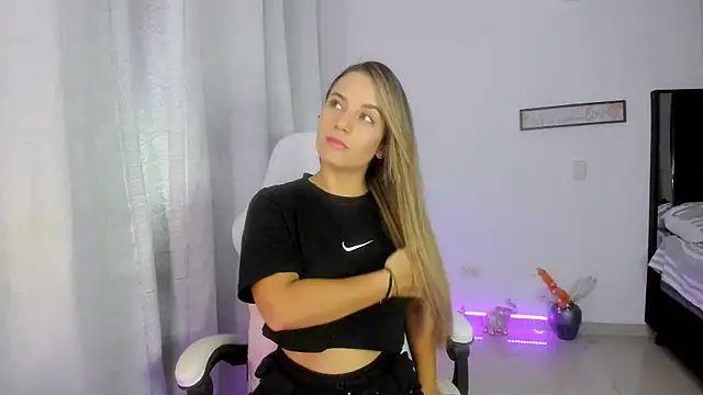 Snapshot of Sara_lopez_28 chatting on 02/28/25, 10:20 Sara lopez 28 online show from 02/28/25, 10:20