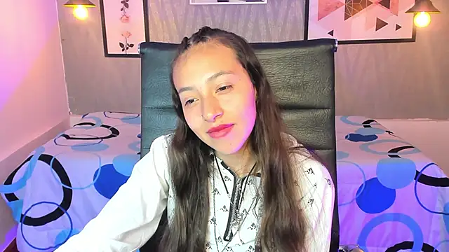 Snapshot of Valeria_roussi chatting on 12/19/24, 08:13 Valeria roussi online show from 12/19/24, 08:13