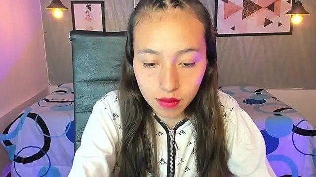 Snapshot of Valeria_roussi chatting on 12/19/24, 05:08 Valeria roussi online show from 12/19/24, 05:08