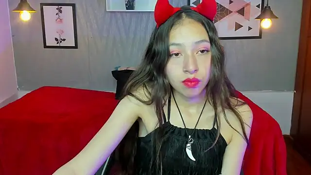 Snapshot of Valeria_roussi chatting on 01/14/25, 02:32 Valeria roussi online show from 01/14/25, 02:32
