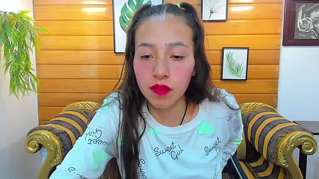 Snapshot of Valeria_roussi chatting on 12/28/24, 08:04 Valeria roussi online show from 12/28/24, 08:04