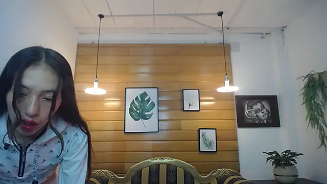 Snapshot of Valeria_roussi chatting on 02/19/25, 02:01 Valeria roussi online show from 02/19/25, 02:01