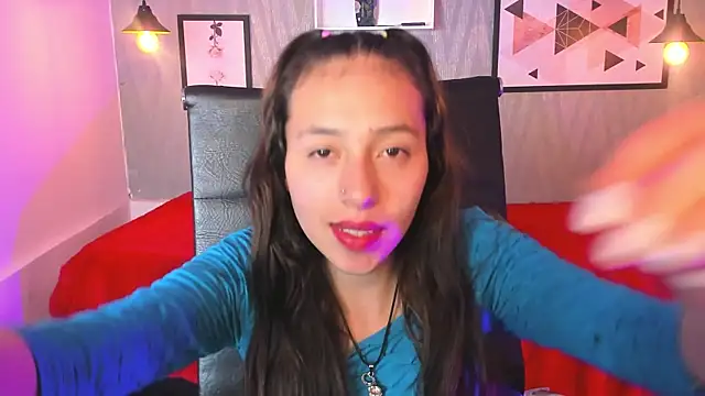 Snapshot of Valeria_roussi chatting on 12/27/24, 08:07 Valeria roussi online show from 12/27/24, 08:07