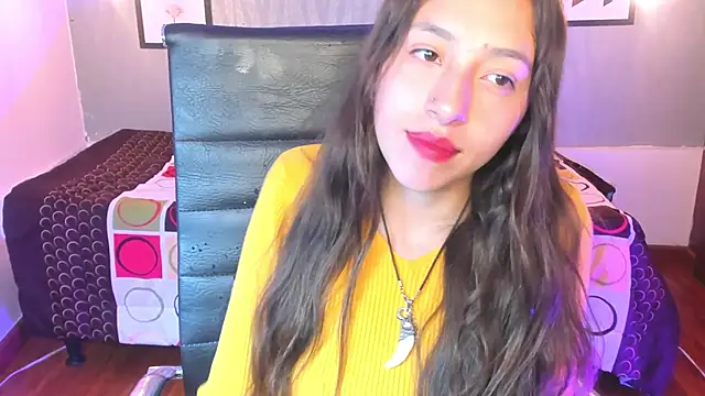 Snapshot of Valeria_roussi chatting on 12/26/24, 08:00 Valeria roussi online show from 12/26/24, 08:00
