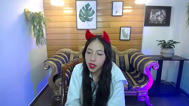 Snapshot of Valeria_roussi chatting on 02/19/25, 08:41 Valeria roussi online show from 02/19/25, 08:41